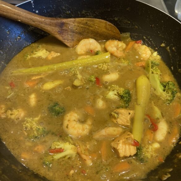 veg and fish curry image