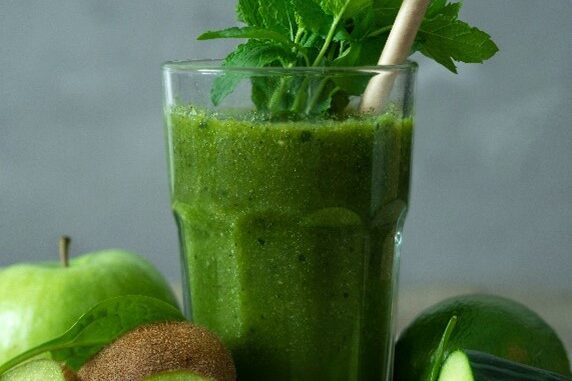 Green Smoothie with kiwi apple cucumber spinach