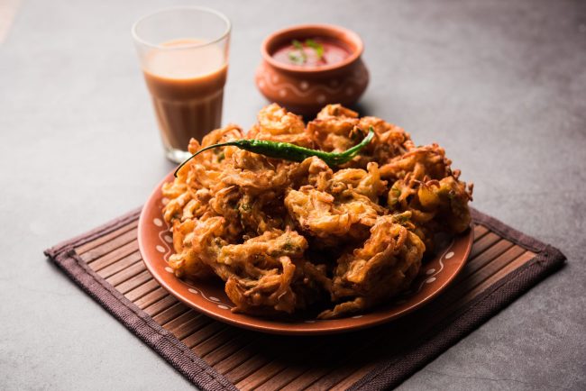Crispy Onion Fritters or pakora known as Pyaj Pakoda or Kanda bhaji / Bhajji / bajji