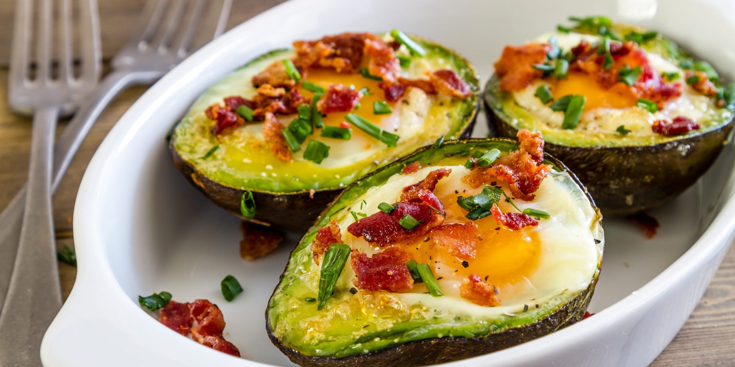 Baked avocados and eggs with bacon and chives